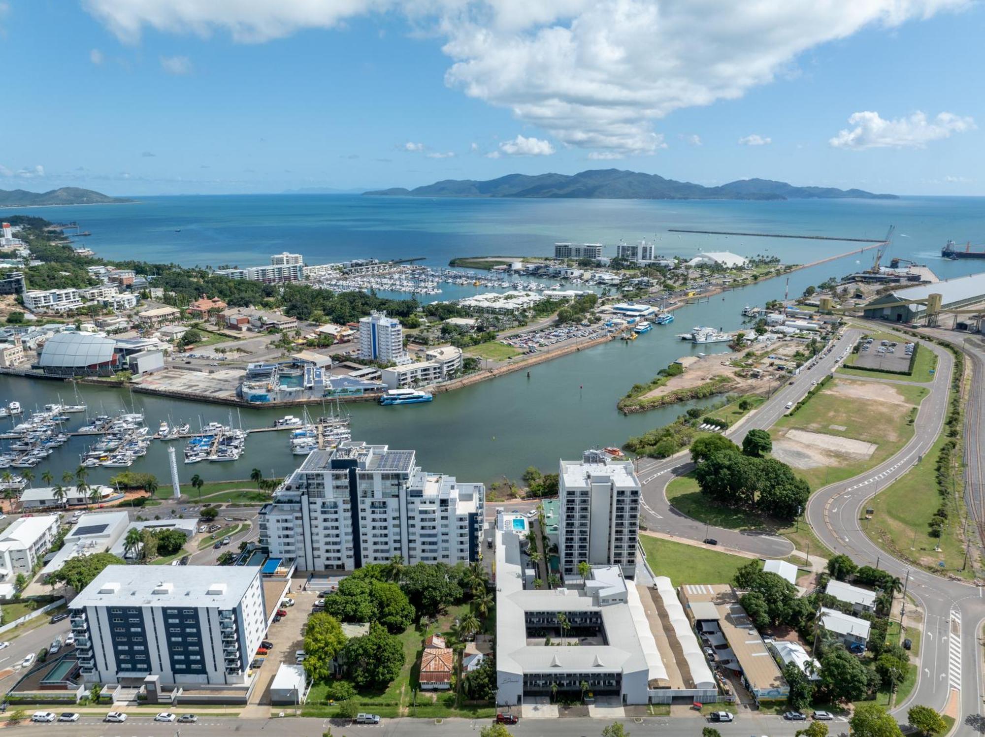 Oaks Townsville Metropole Hotel Exteriér fotografie